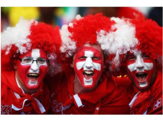 fan wig "Switzerland" red/white curled