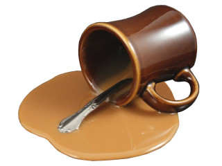 Kaffeetasse gestürzt mit Löffel