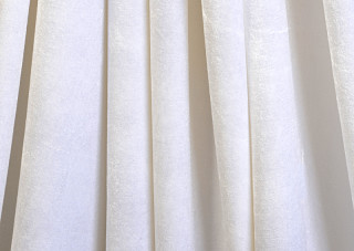 Samt Chopin weiss 150cm B schwer entflammbar