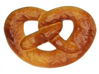 Brezel gross 29 x 19cm braun Kunststoff
