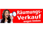 Ankleber Frau mit Megaphone Räumungsverkauf wegen...